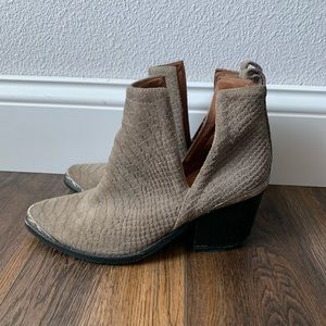 Jeffrey Campbell Hunt the Plains Bootie - size 6